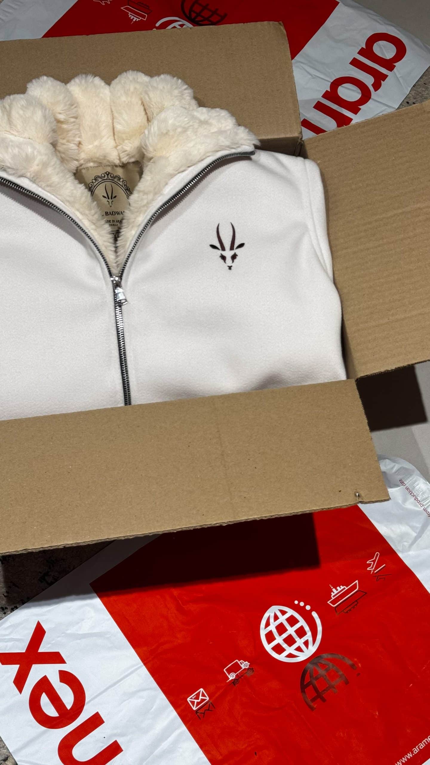 جاكيت سحابة ابيض ثلجي