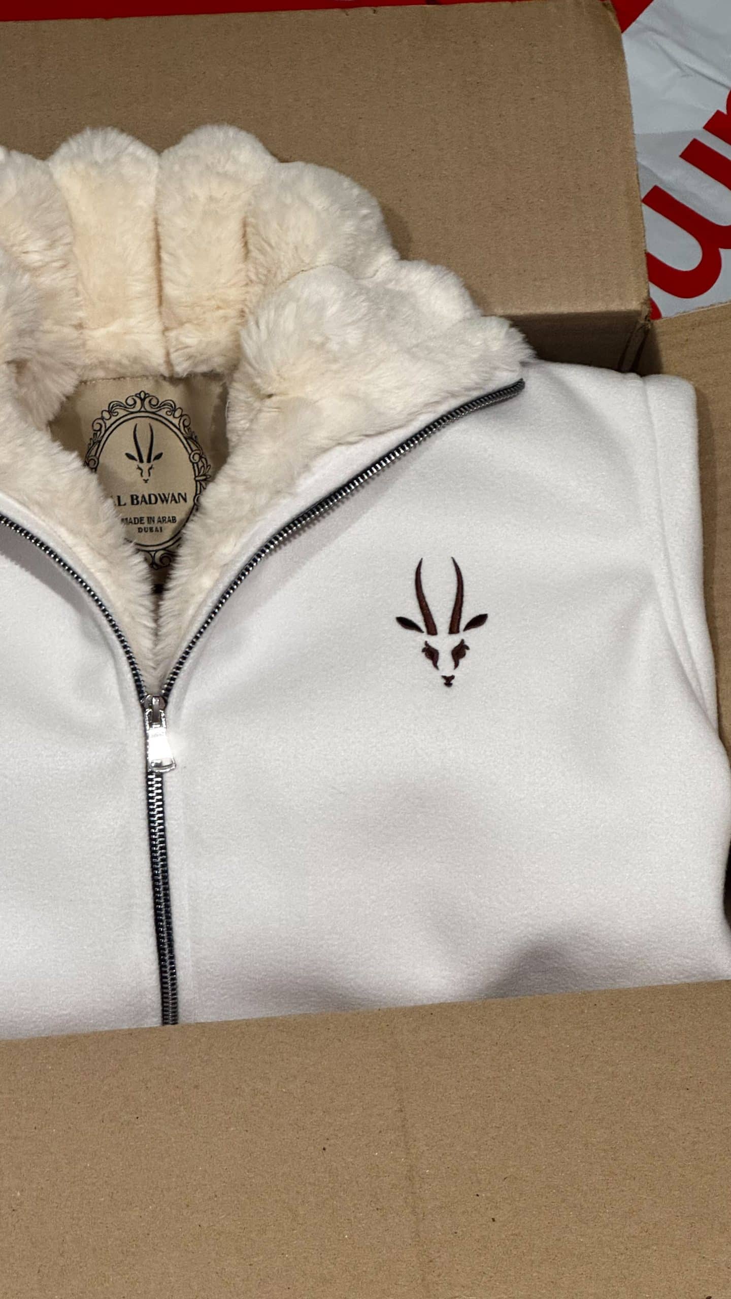 جاكيت سحابة ابيض ثلجي