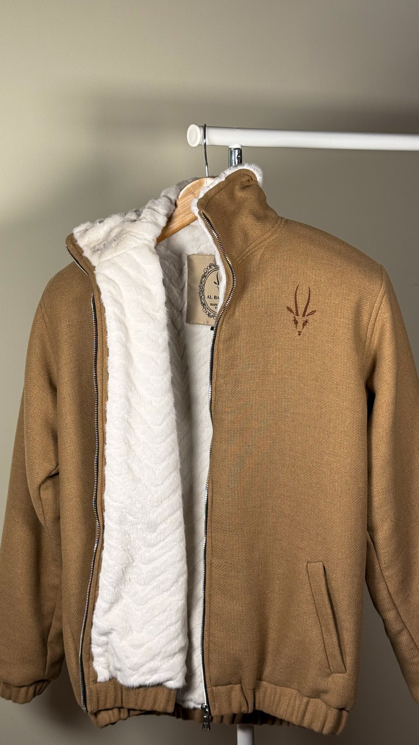 جاكيت نسمة رمل اللوقو اختياري