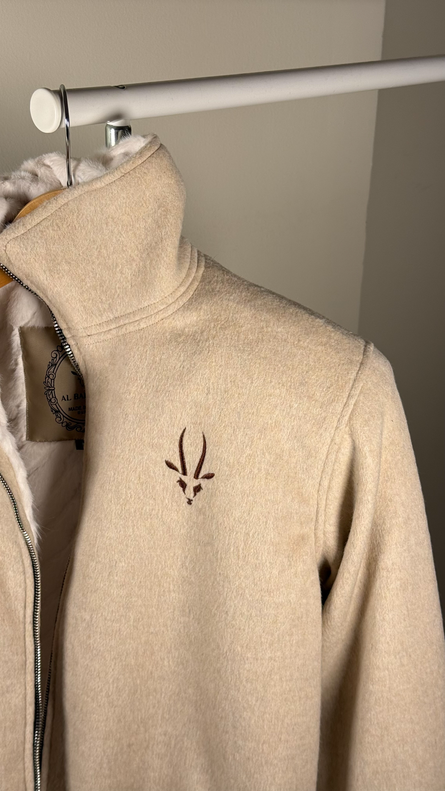 جاكيت العرقوب (كشمير بطانة فرو ناعم) اللوقو اختياري