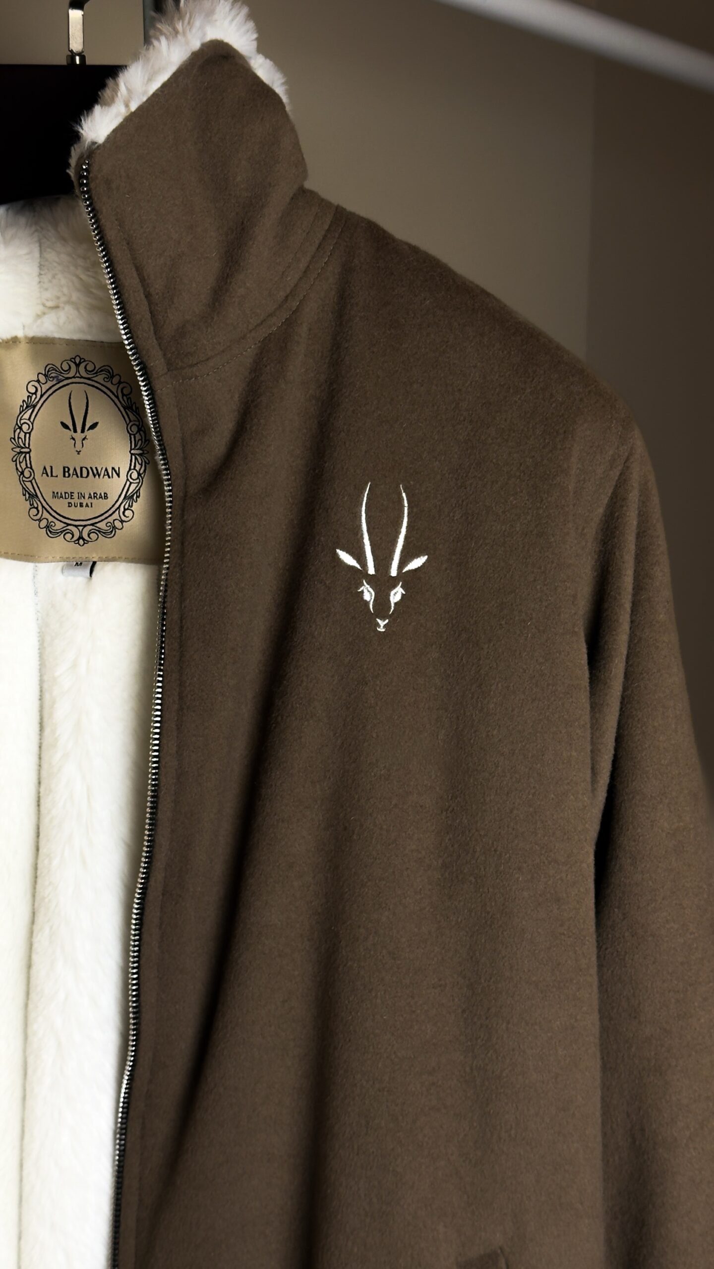 جاكيت كشمير لون خاكي (اللوقو اختياري)