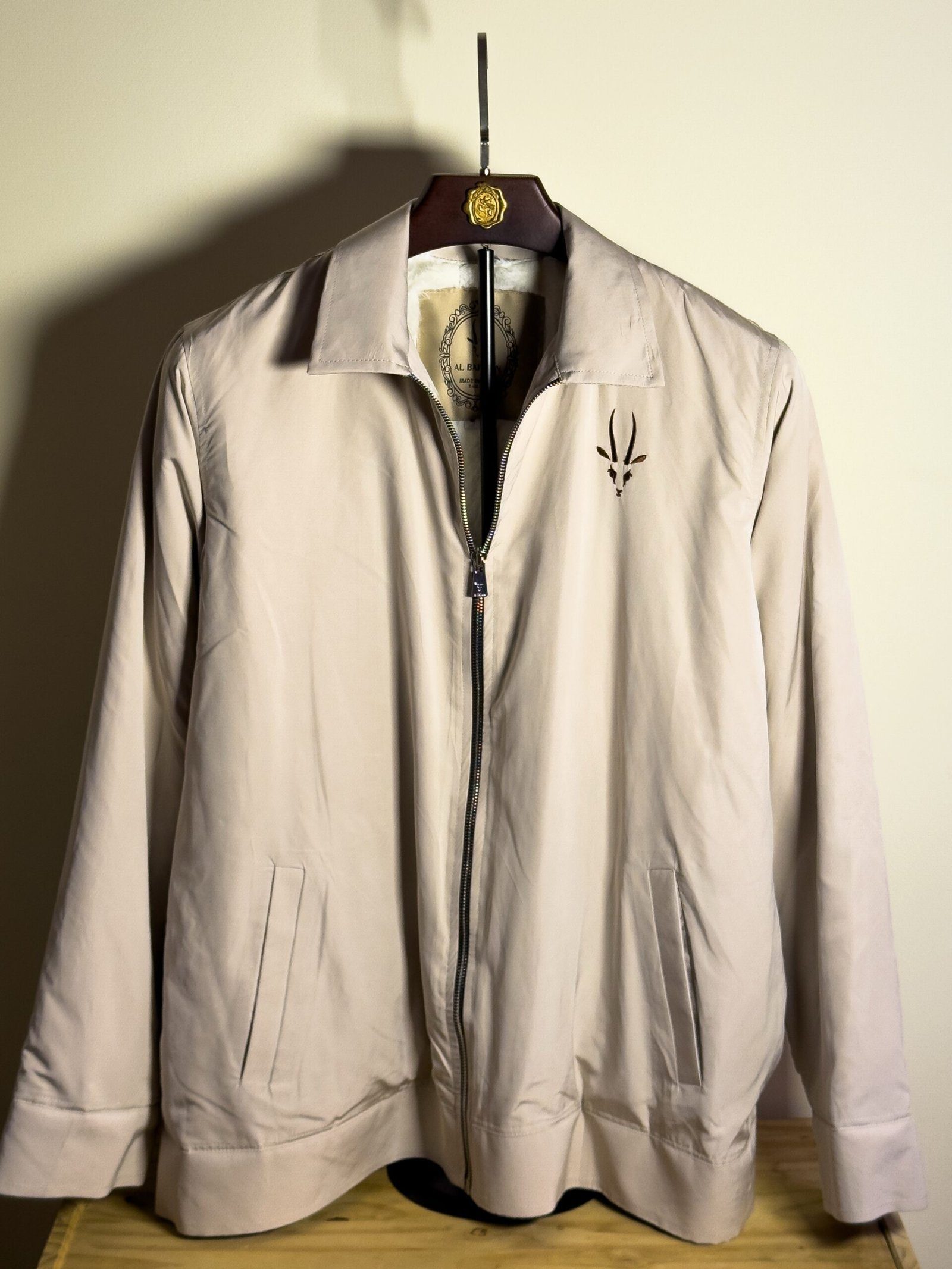 جاكيت  طيف الرملة (ضد المطر  بيج🌧️)(Water proof) اللوقو اختياري