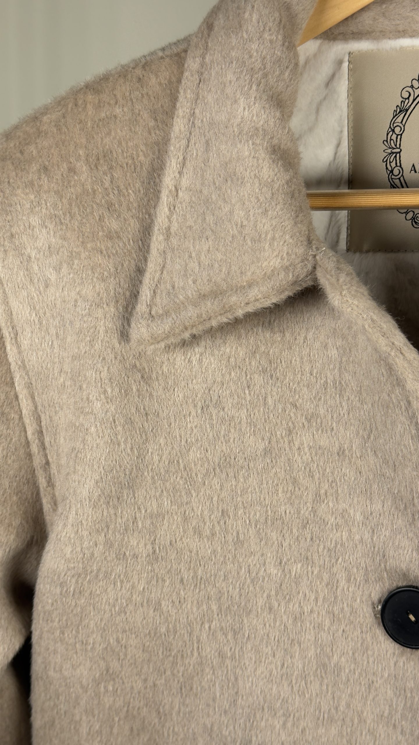 جاكيت النخبة الاصدار ٢  كشمير 🐐 ناعم و لون نادر و فخم جدا