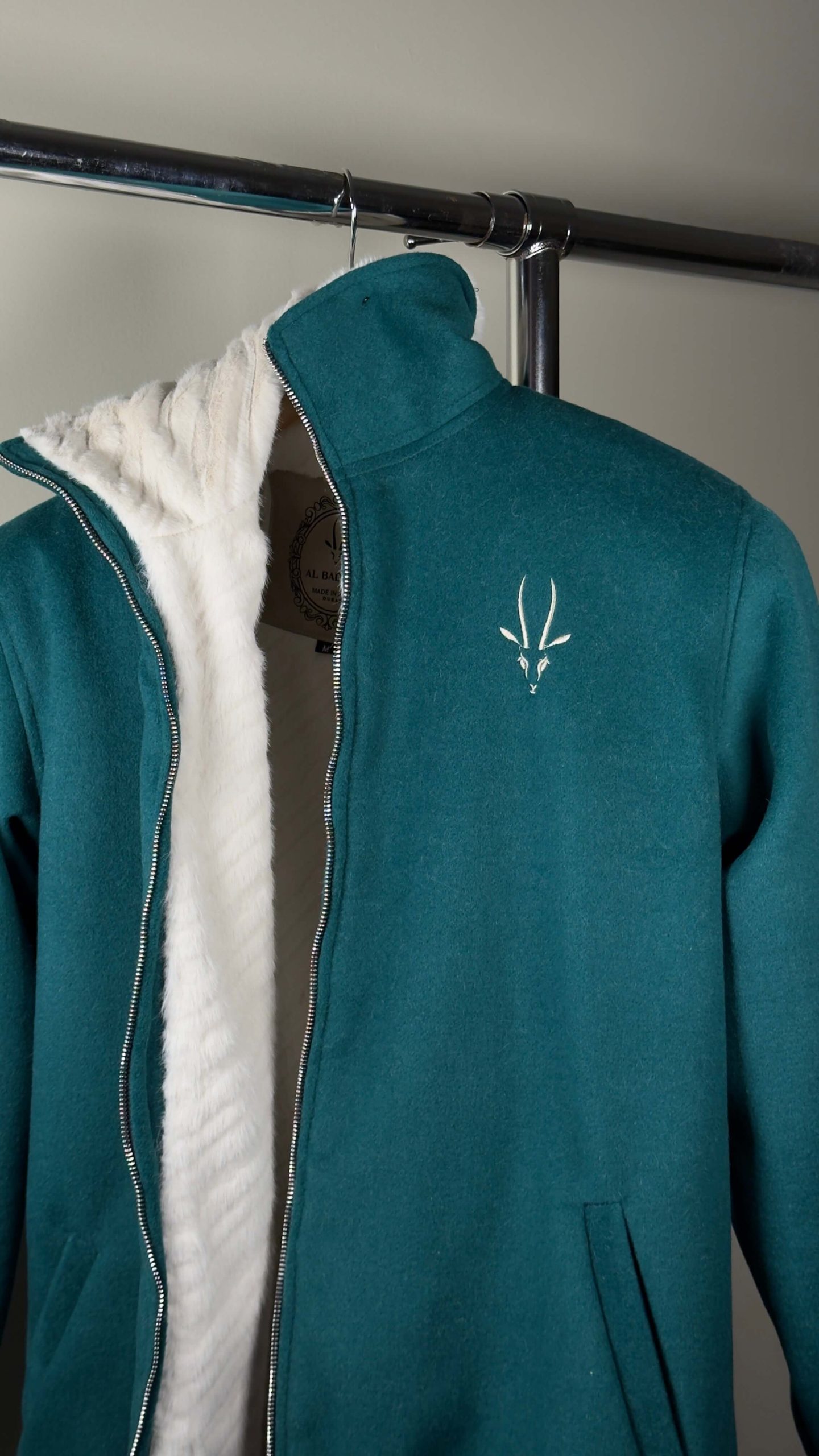 جاكيت يوم التأسيس تركوازي غامق (كشميري) اللوقو اختياري