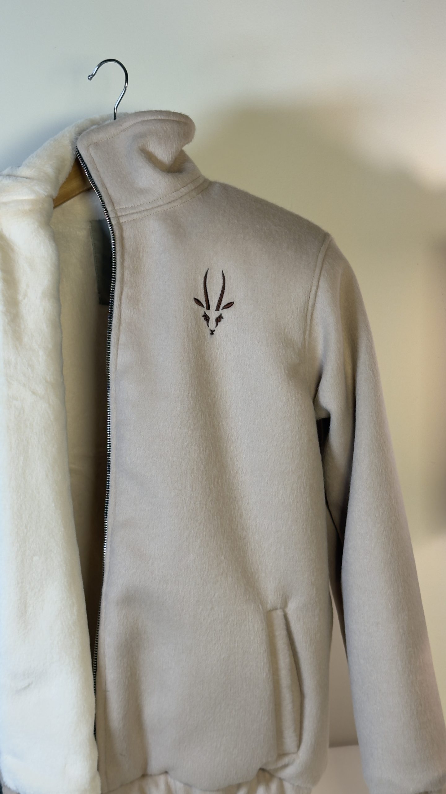 جاكيت السولعي بيج فاتح جدا كشميري 🐐 فخم جدا (اصدار محدود)